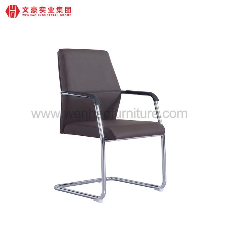 Chaises d'invité tapissées par café en cuir adaptées aux besoins du client de chaise de bureau de conférence avec le cadre en acier
