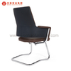 Chaises d'invité tapissées par chaise de conférence en cuir noir avec cadre en acier
