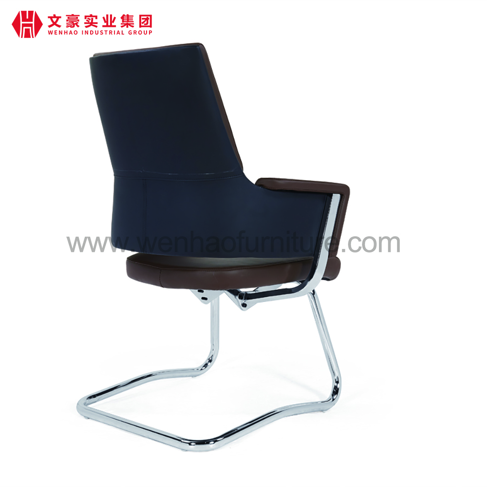 Chaises d'invité tapissées par chaise de conférence en cuir noir avec cadre en acier