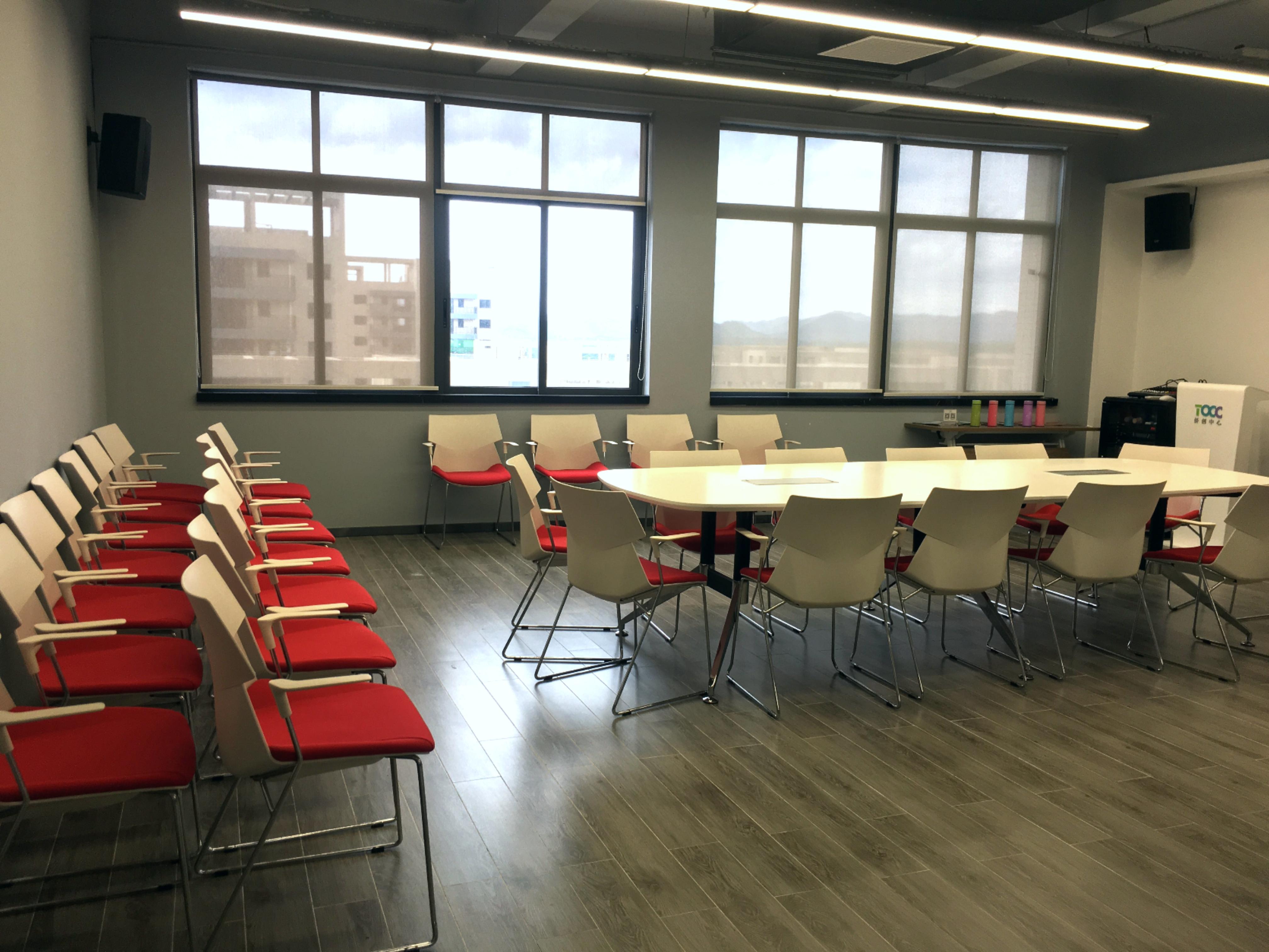 tables et chaises de salle de r&eacute;ception