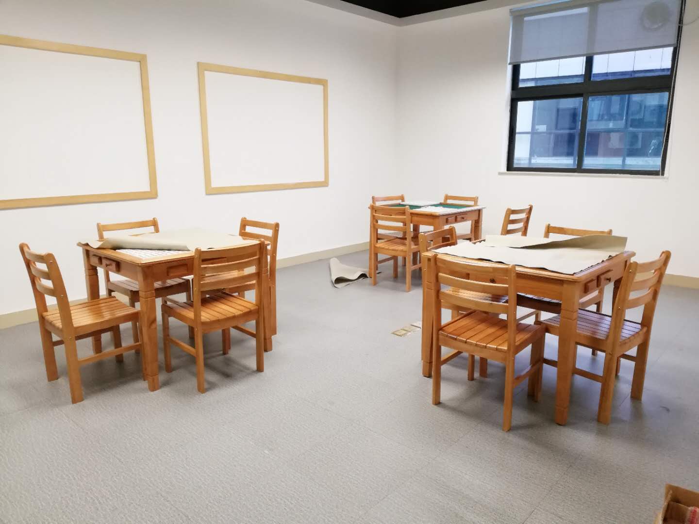 Chaise de salle &agrave; manger