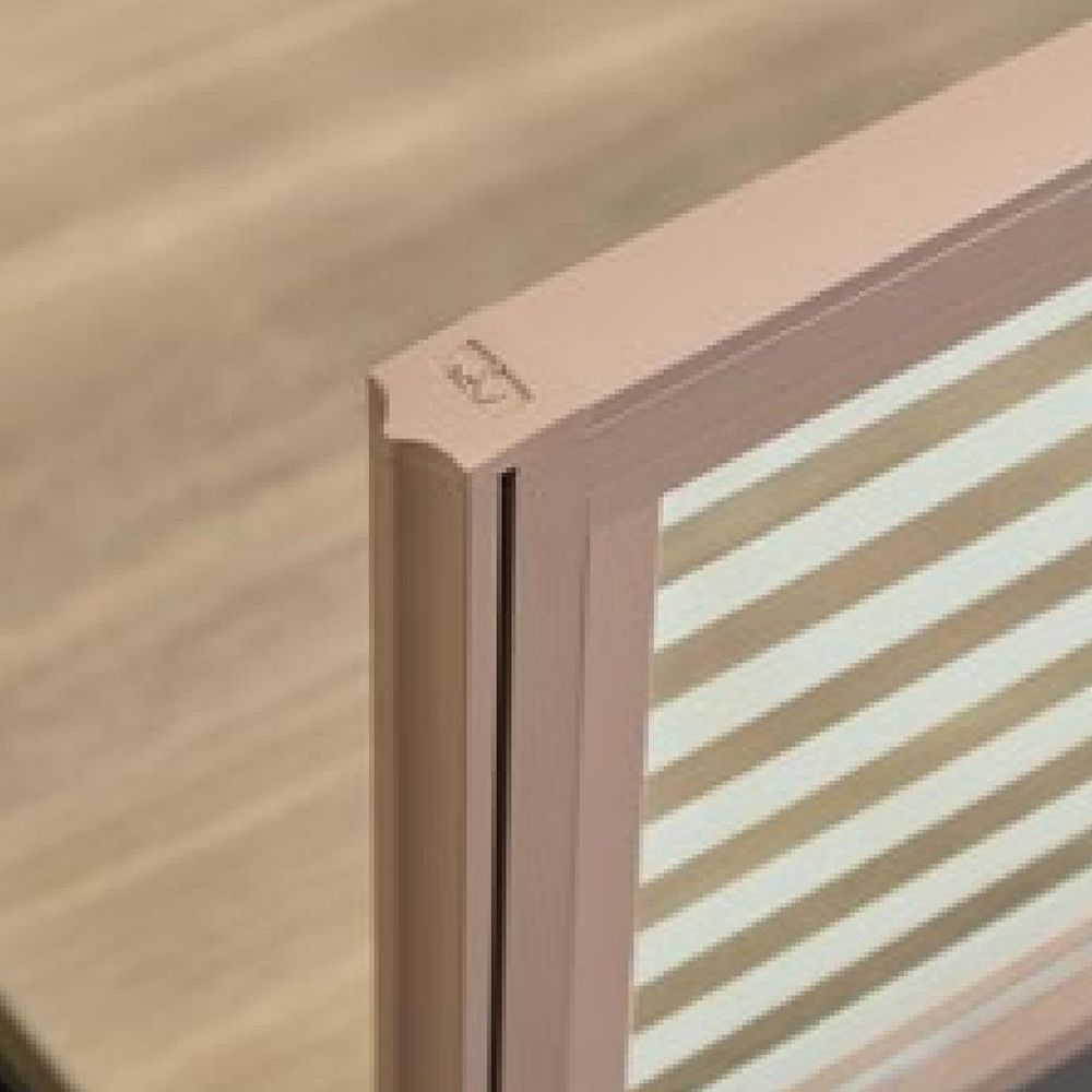 bureau d'ordinateur avec rangement