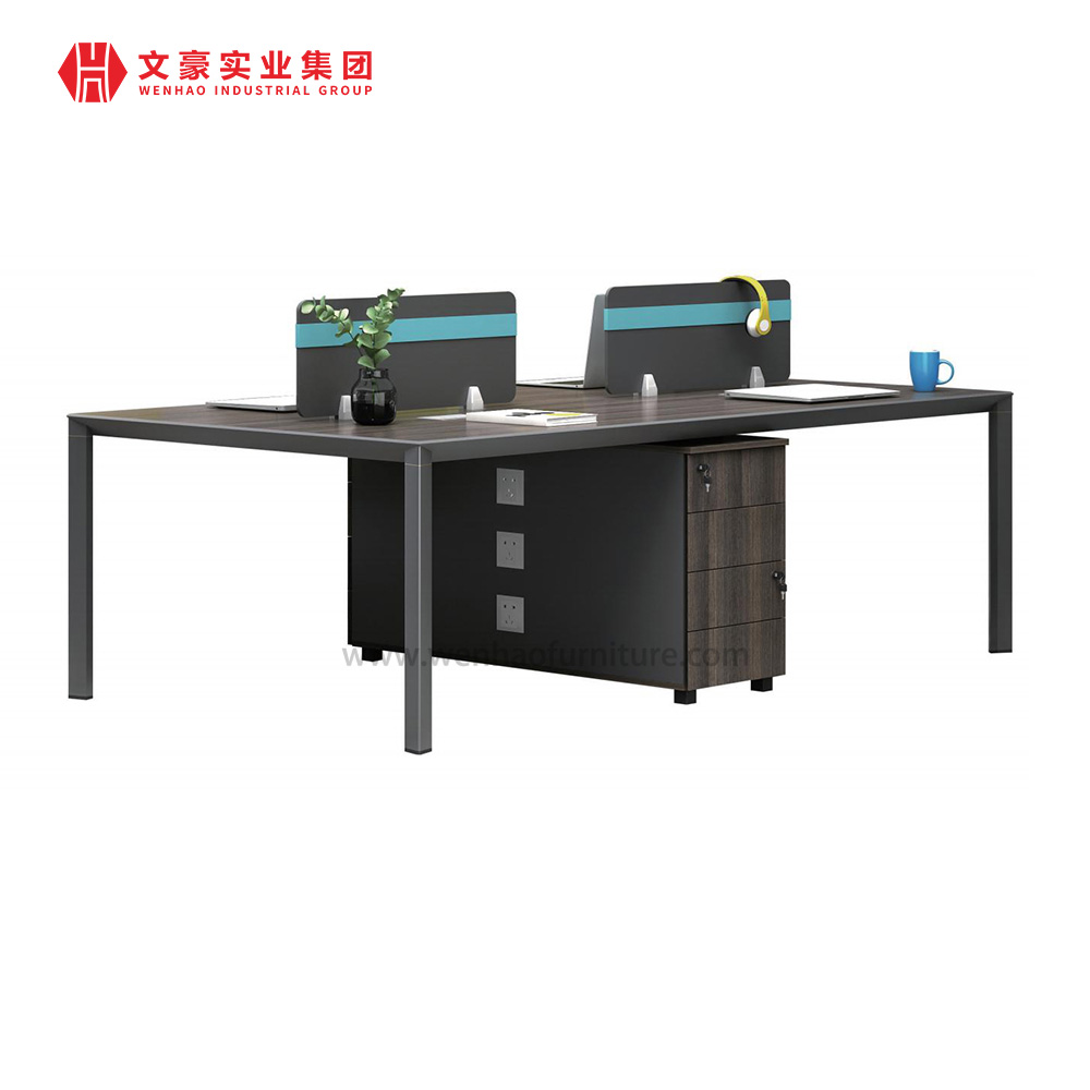 Conception de bureau personnalisée avec cloison en verre mobile temporaire et configuration flexible du poste de travail