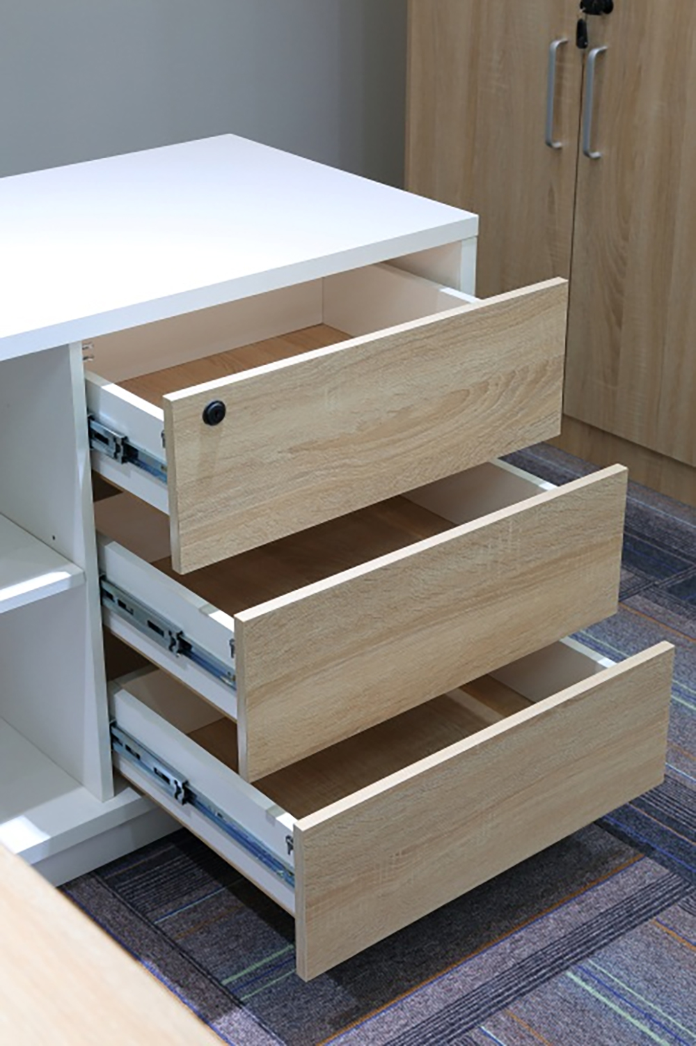 table de bureau avec tiroirs latéraux