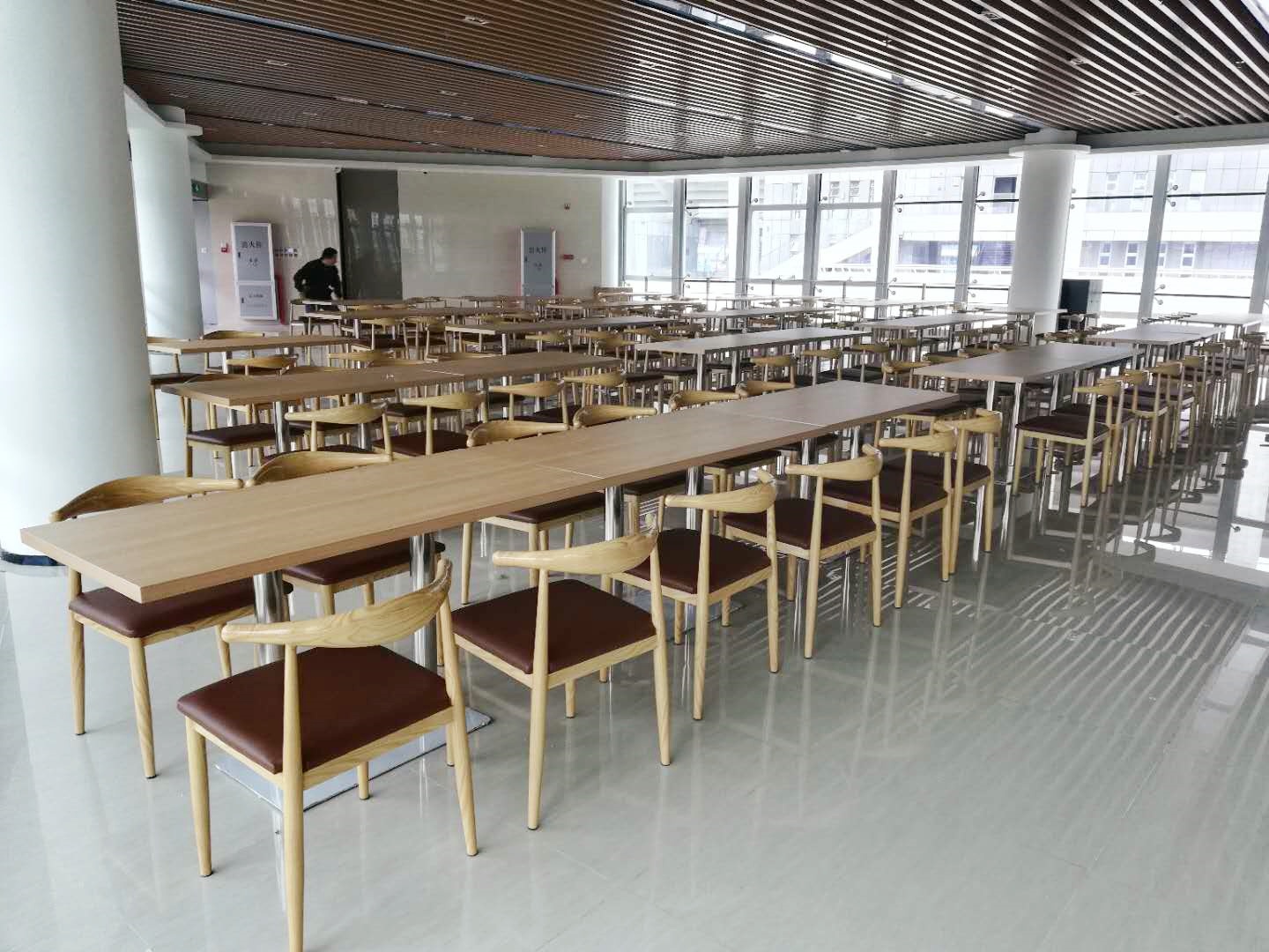 Table &agrave; th&eacute;