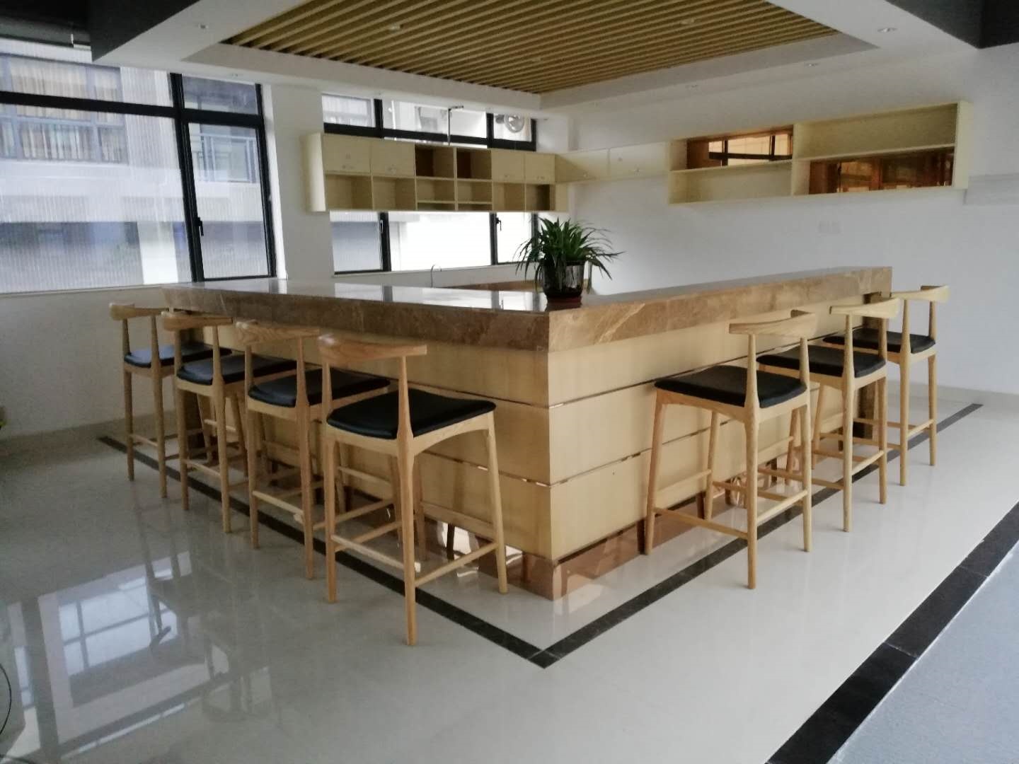 Chaise de salle &agrave; manger