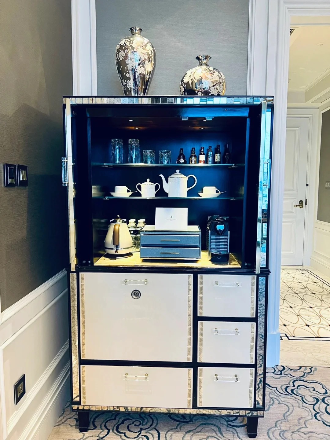 Armoire à thé