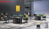 Conception de bureau personnalisée avec cloison en verre mobile temporaire et configuration flexible du poste de travail