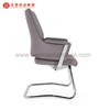 Chaises d'invité tapissées par chaise de conférence en cuir noir avec cadre en acier