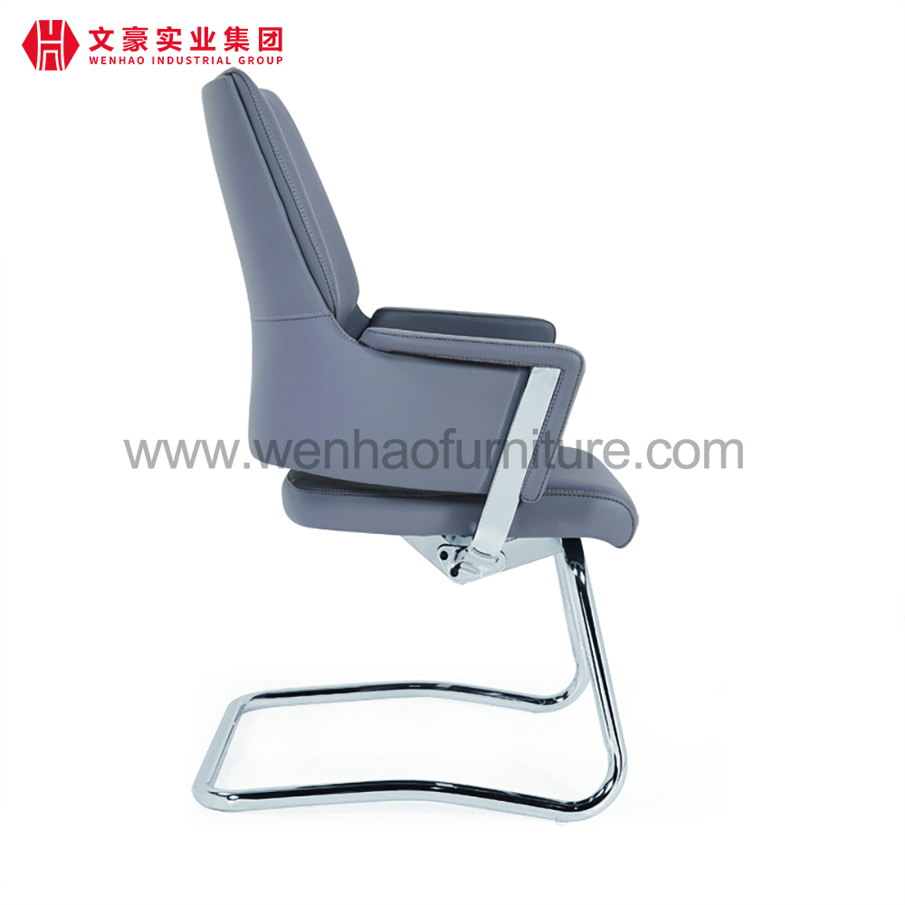 Chaises d'invité tapissées par chaise de conférence en cuir noir avec cadre en acier