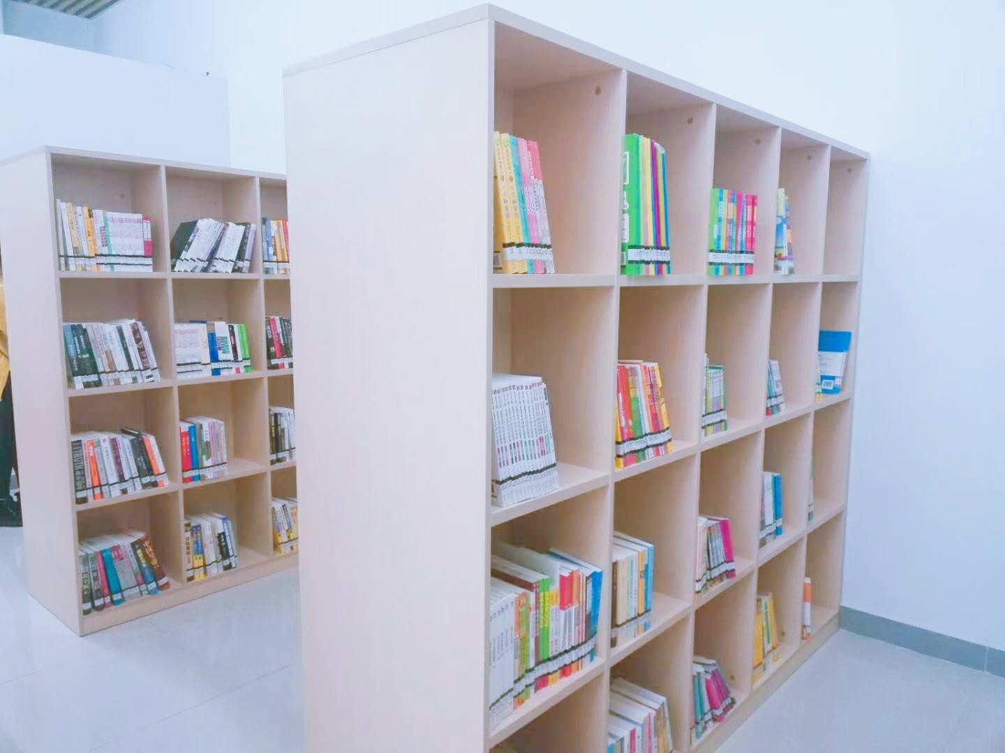 bibliothèque en bois