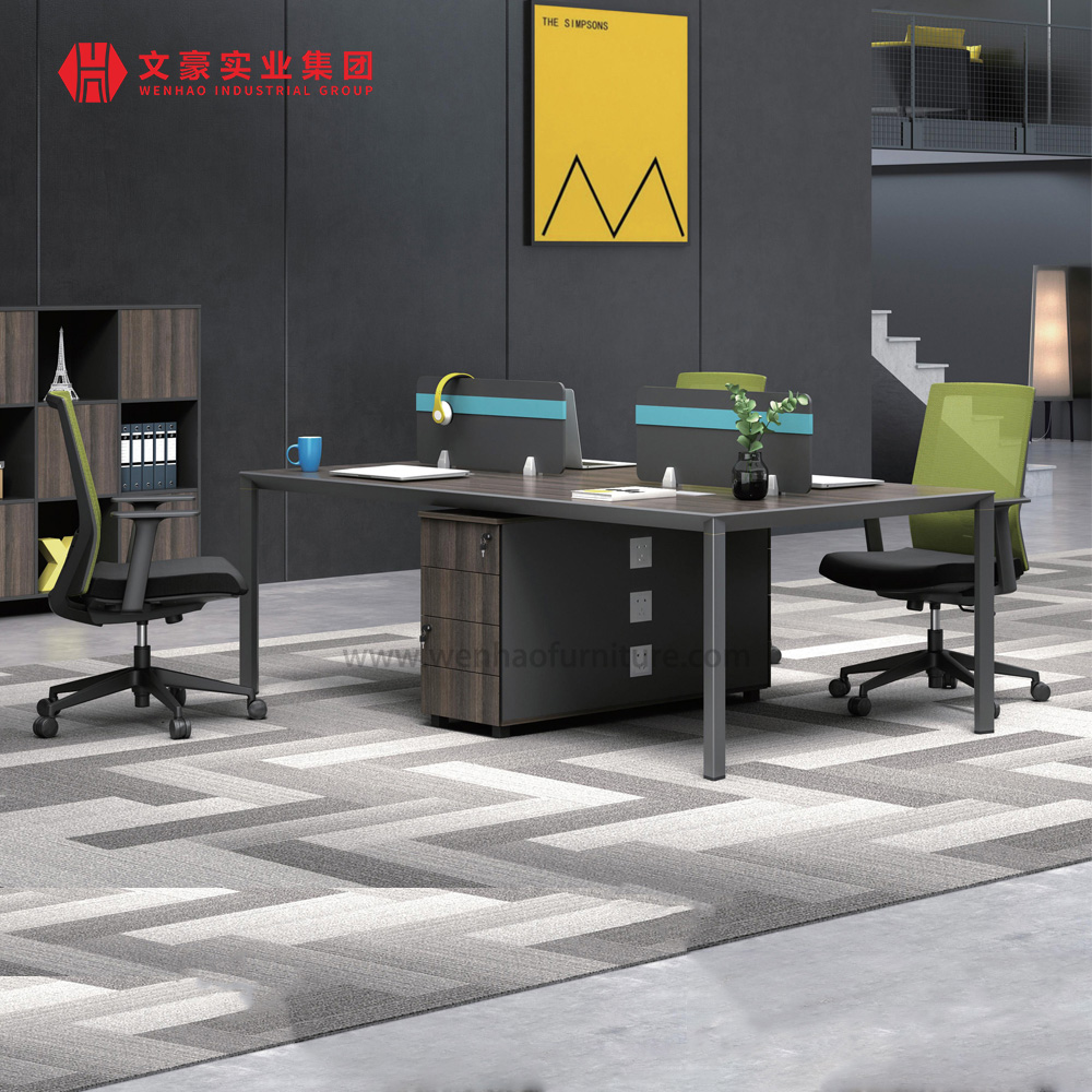 Conception de bureau personnalisée avec cloison en verre mobile temporaire et configuration flexible du poste de travail