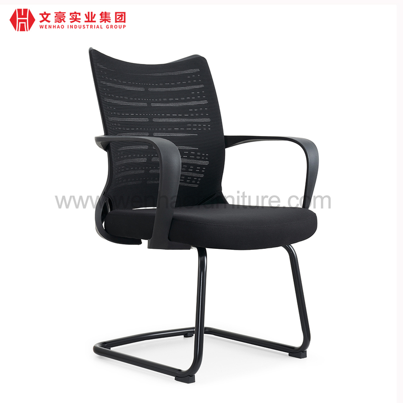 Chaises de bureau tapissées par chaise de conférence de bureau en maille noire moderne avec accoudoirs
