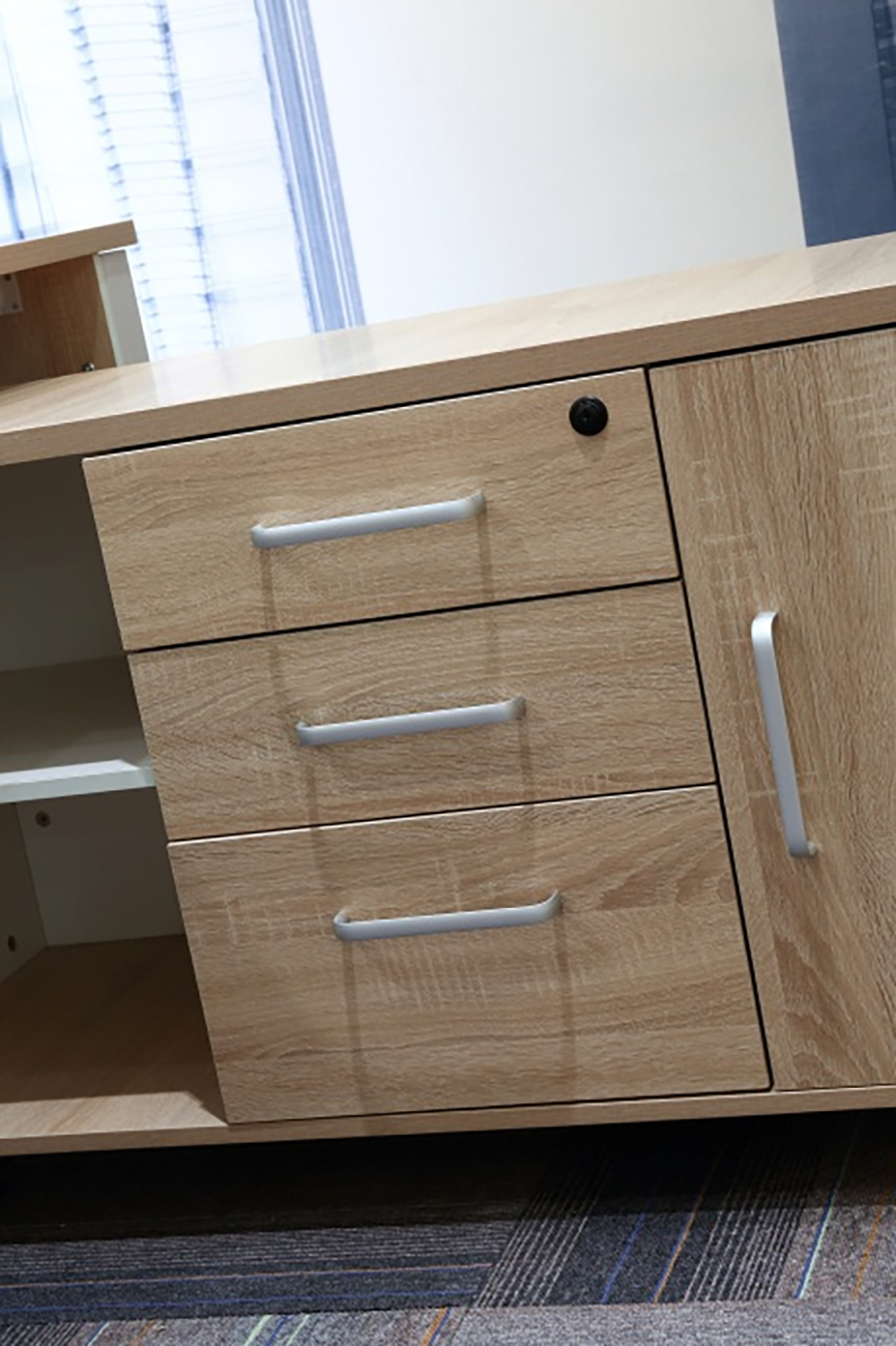 grand bureau avec rangement