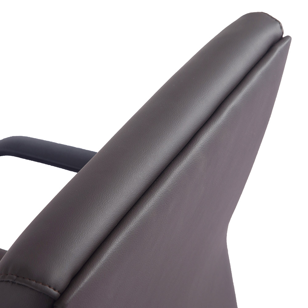 chaise avec structure en acier