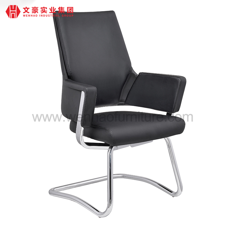 Chaises d'invité tapissées par chaise de conférence en cuir noir avec cadre en acier
