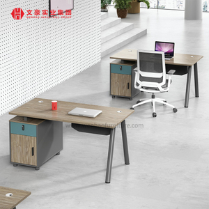 Bureau modulaire moderne fonctionnel pour poste de travail pour 2 4 6 personnes, mobilier de bureau pratique pour l'aménagement des cabines du personnel