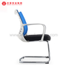 Chaise de conférence de bureau en maille bleue moderne, chaises de bureau rembourrées avec cadre blanc