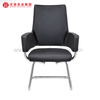 Chaises d'invité tapissées par chaise de conférence en cuir noir avec cadre en acier