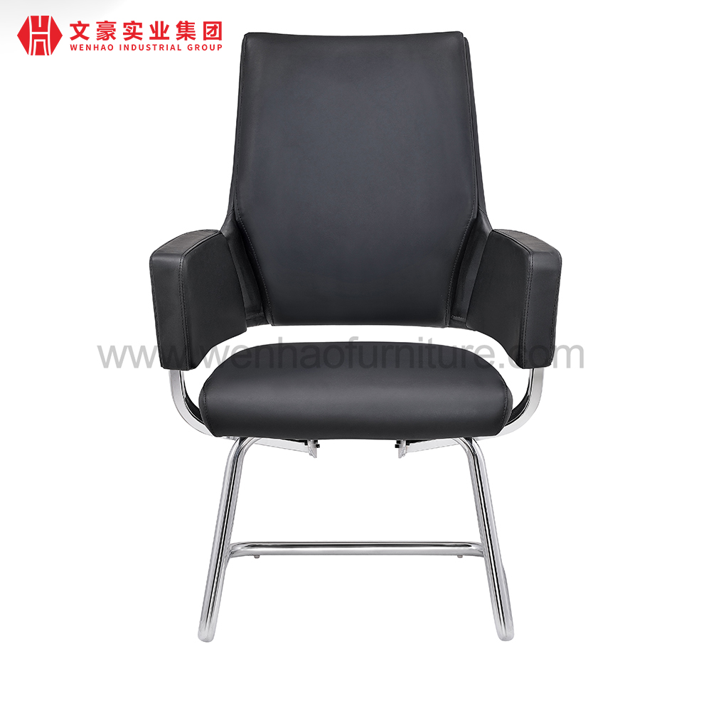 Chaises d'invité tapissées par chaise de conférence en cuir noir avec cadre en acier