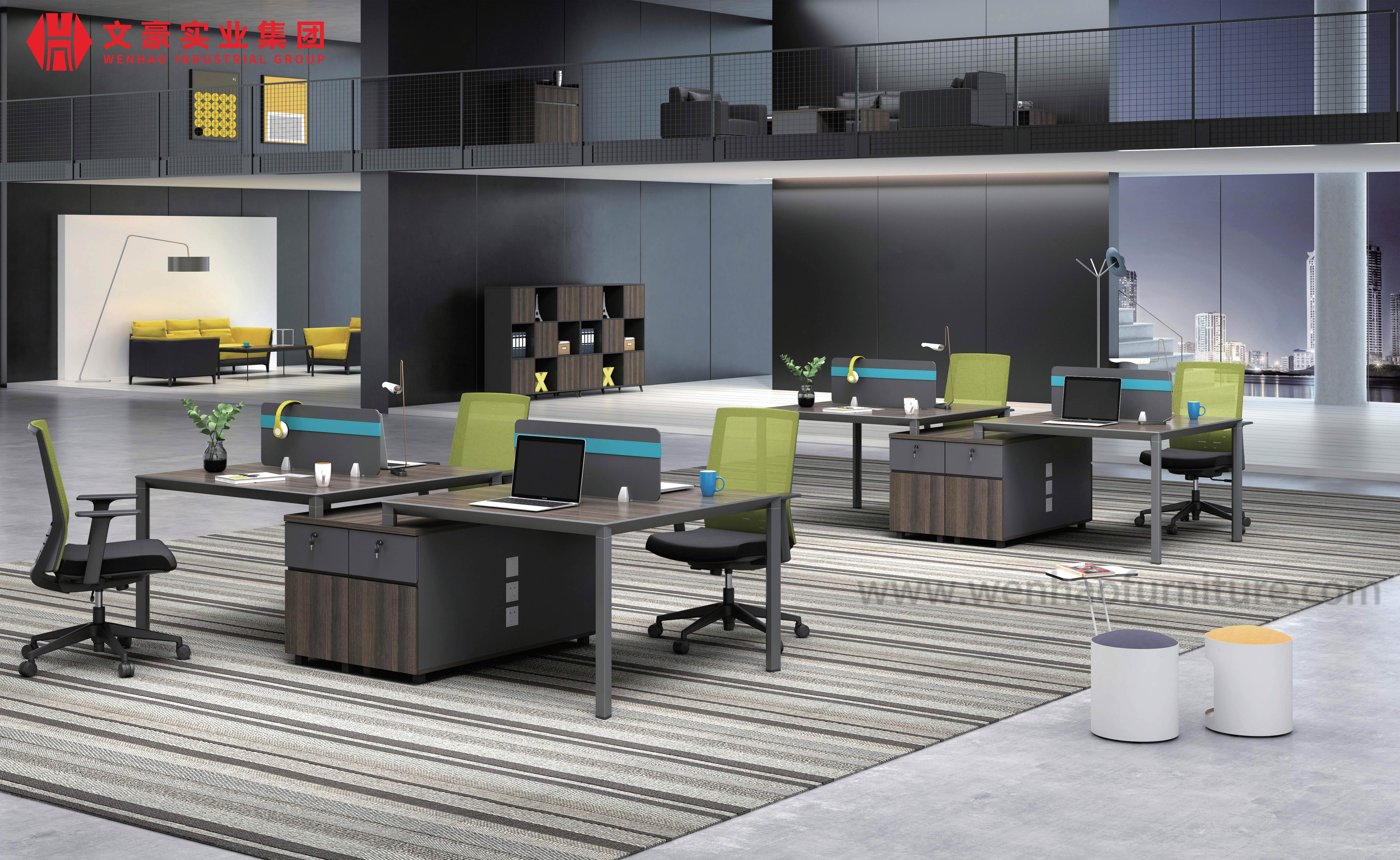 Conception de bureau personnalisée avec cloison en verre mobile temporaire et configuration flexible du poste de travail